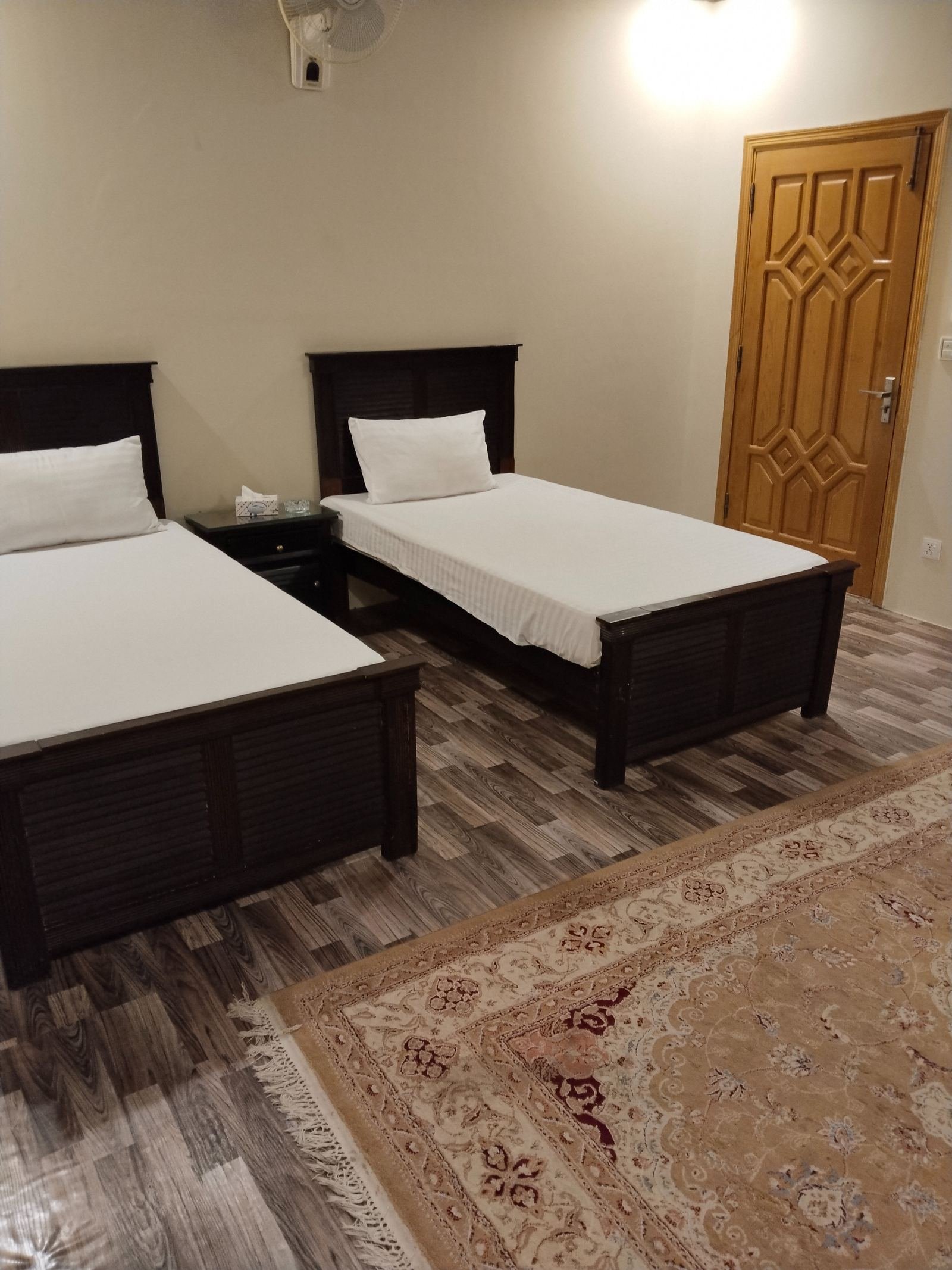Standard Room twin beds with wooden flooring